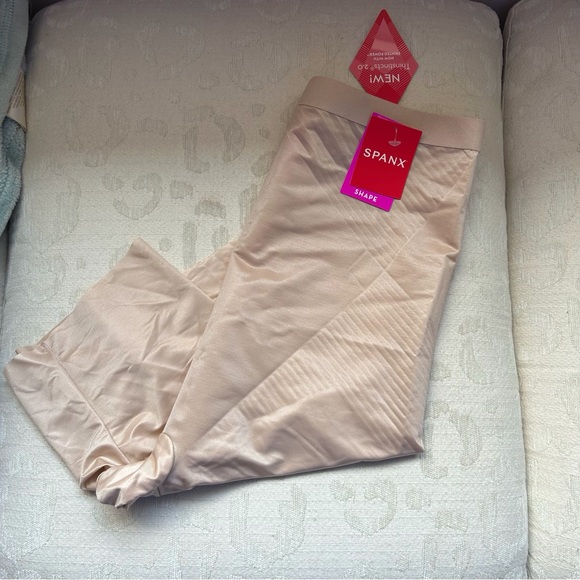 SPANX Thinstincts 2.0 High-Waisted Mid Thigh Short NWT Medium - Picture 8 of 9